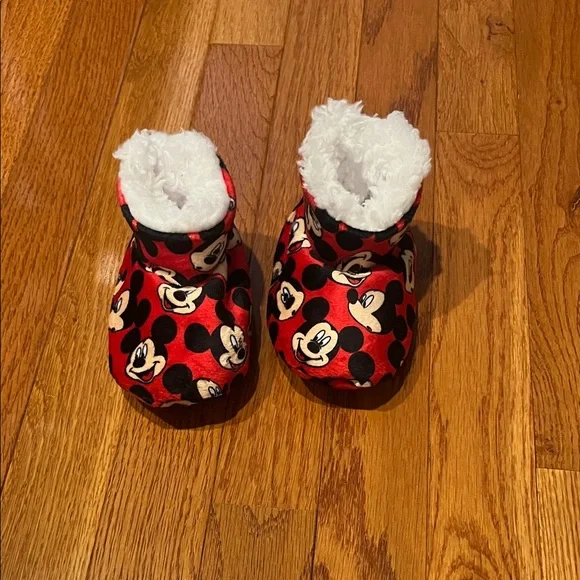 Mickey Mouse Red 2T / Boy / Kids Slippers NWOT - Picture 1 of 4